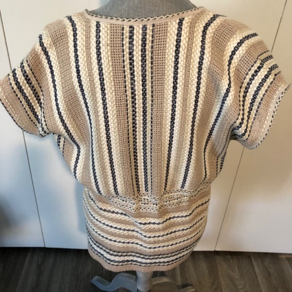 🕢 BRAND NAME CHICOS TOP LIKE NEW SIZE 1 - Picture 9 of 10